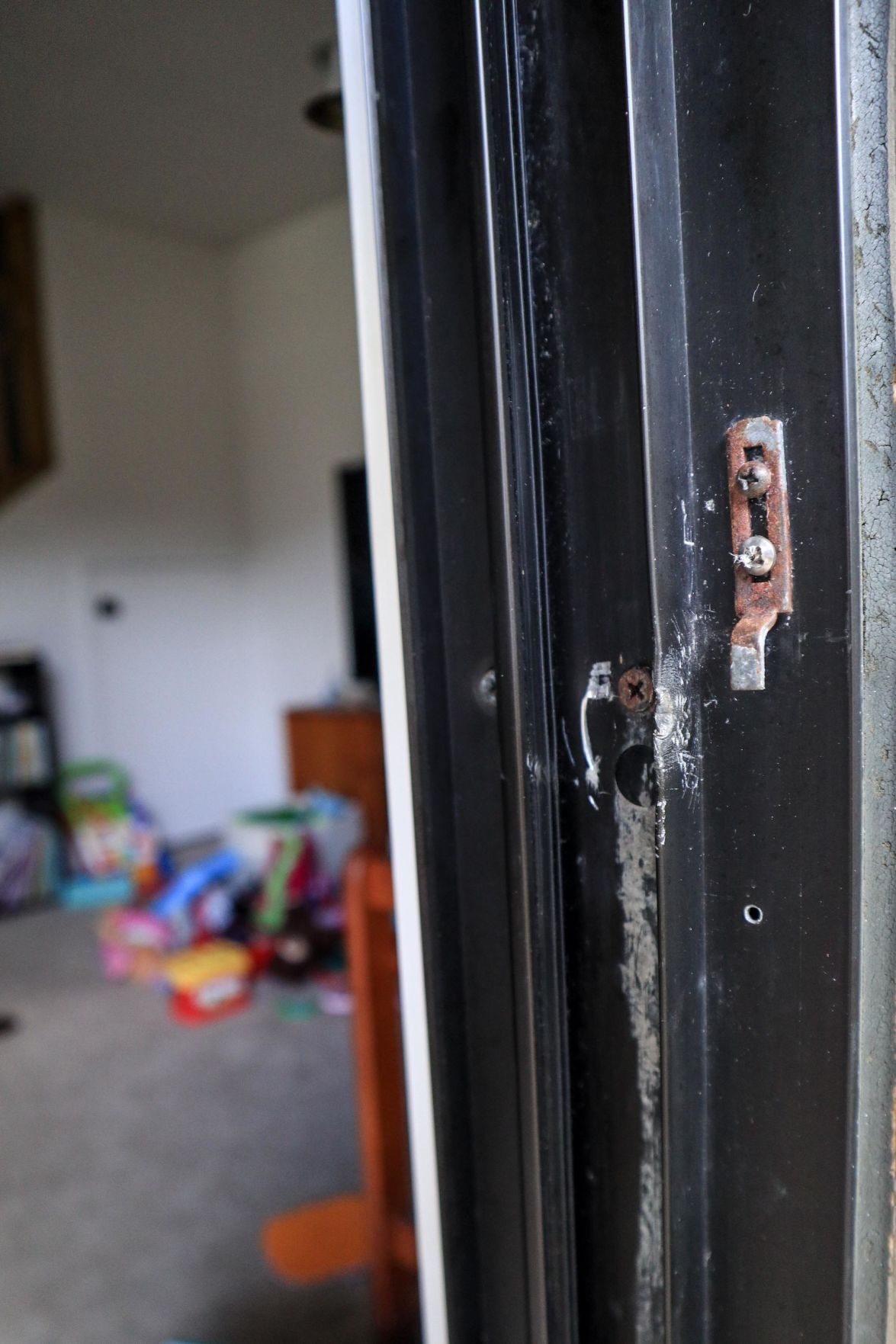 UH faculty housing burglarized